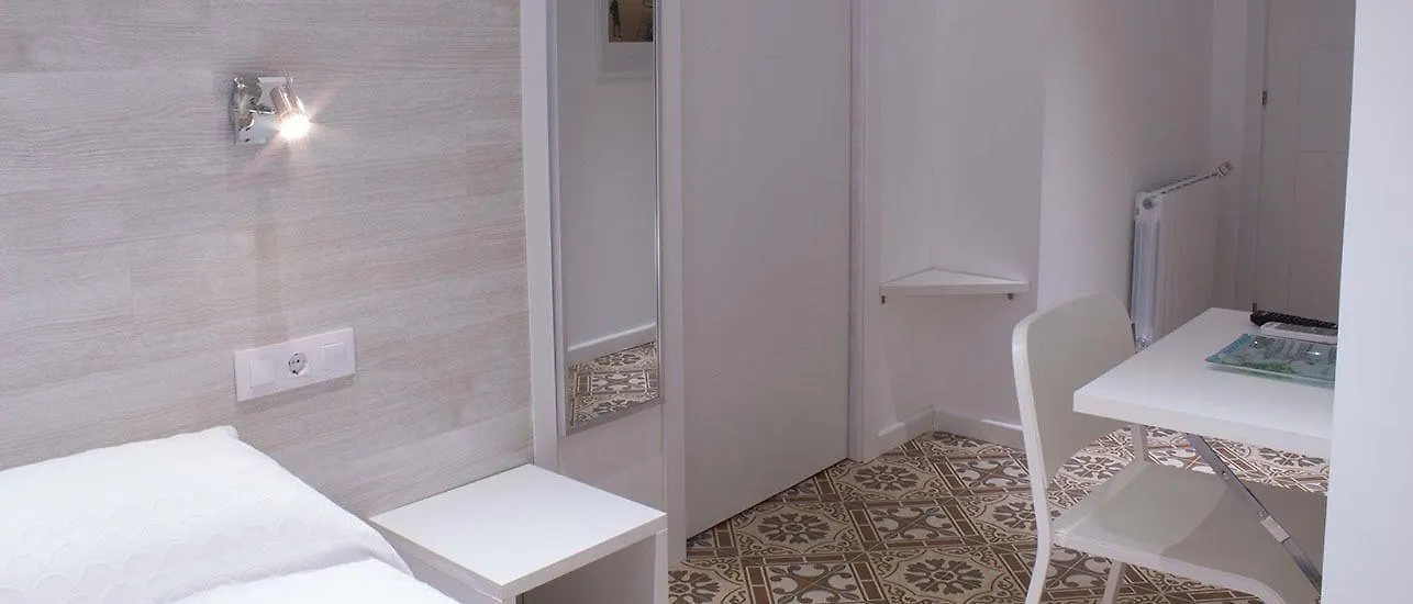 Hostal Nova Barcelona 2*,  Spain